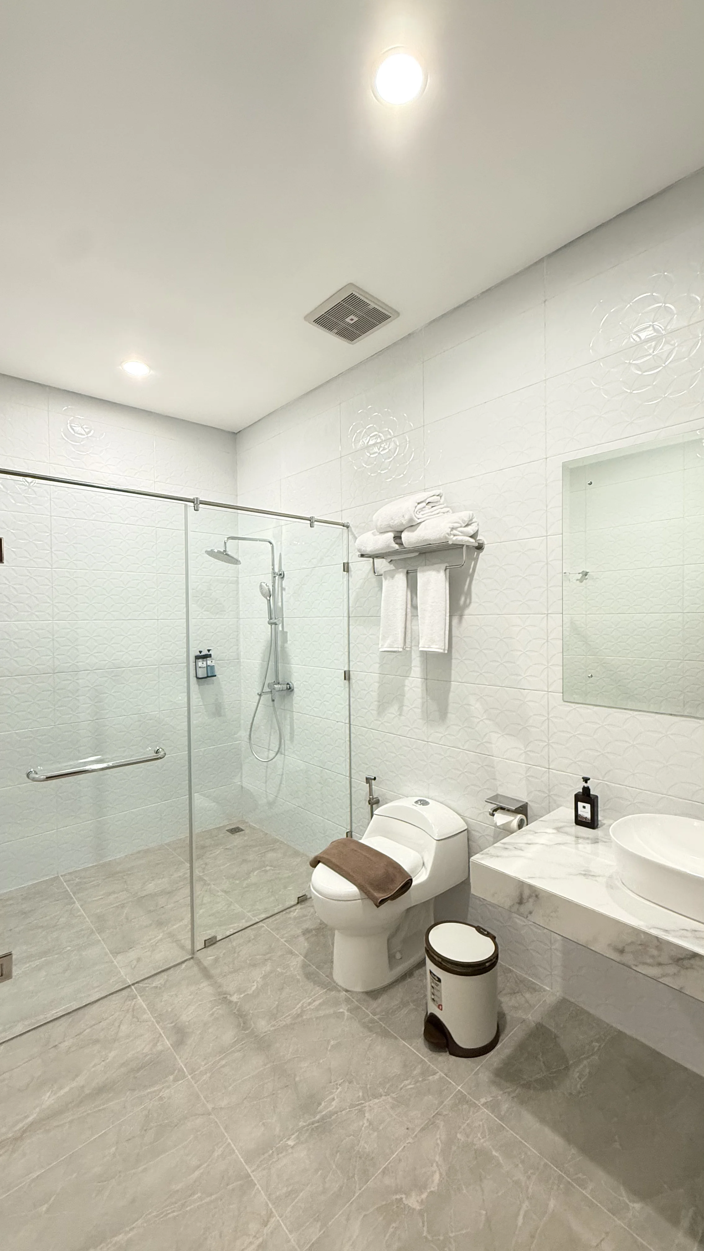 Comfortable seating area in Executive Triple room