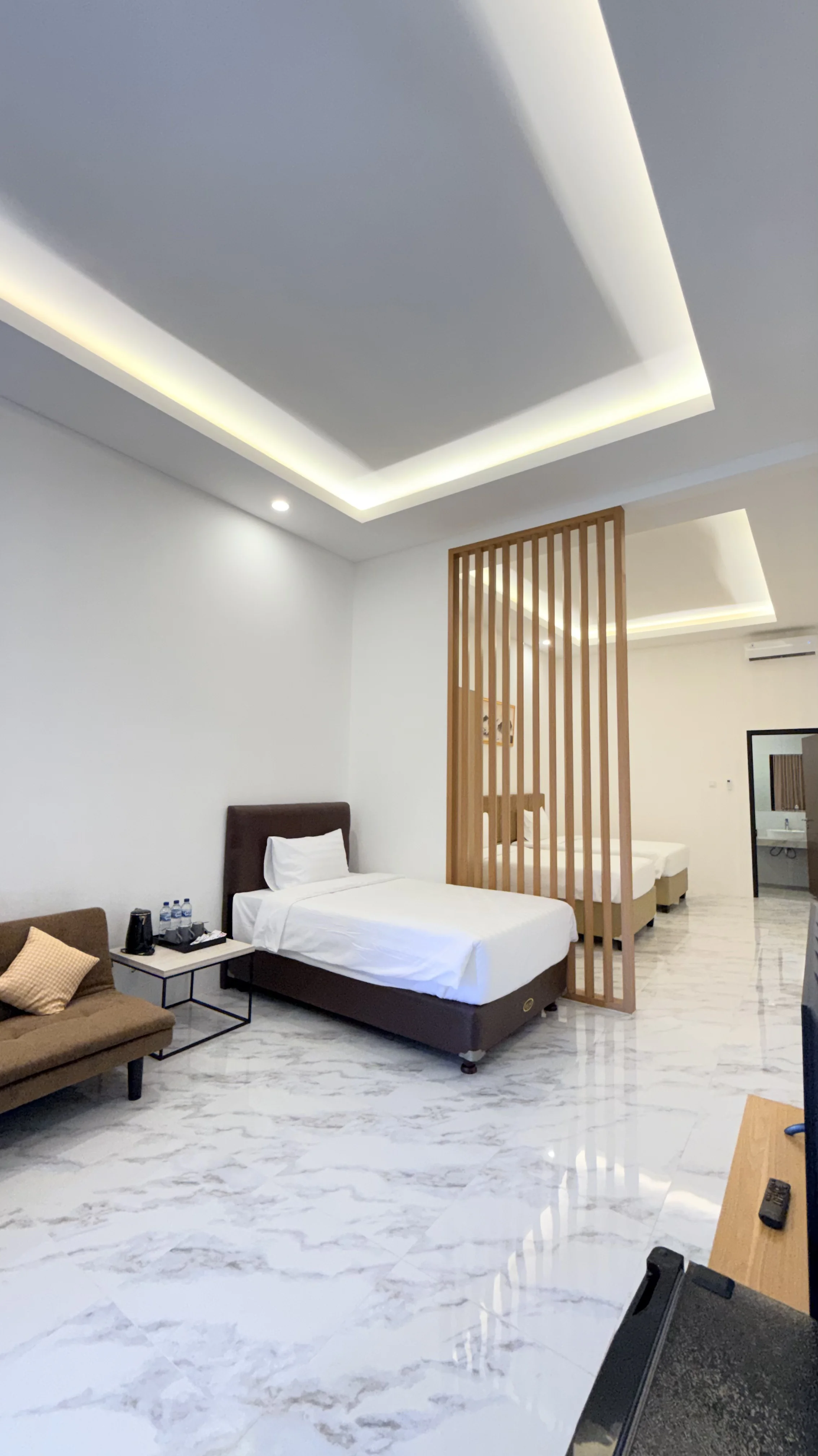 Additional view of Executive Triple room amenities